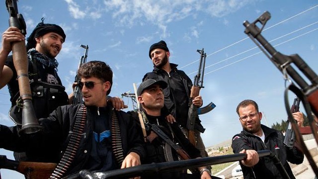 Mỹ bí mật cấp 50 tấn vũ khí cho phe nổi dậy Syria Các thành viên phe đối lập tại Syria. Ảnh: Ria.