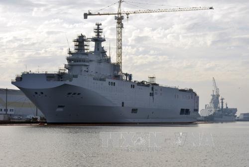 Đằng sau hợp đồng tàu Mistral của Ai Cập và Pháp Tàu sân bay trực thăng lớp Mistral Sevastopol (trước) và Vladivostok neo tại cảng Saint-Nazaire, miền tây nước Pháp. Ảnh: AFP/TTXVN.