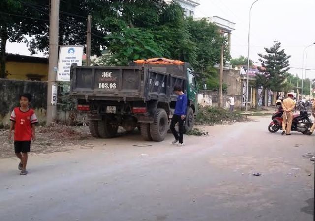 Nam sinh lớp 9 tử vong trên đường đến trường Hiện trường vụ tai nạn giao thông khiến nam sinh lớp 9 tử vong.