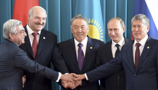 Bản tin 14H: Putin lập lực lượng giống NATO ở Trung Á Hội nghị thượng đỉnh giữa Nga và các nước Trung Á. Ảnh: AP.