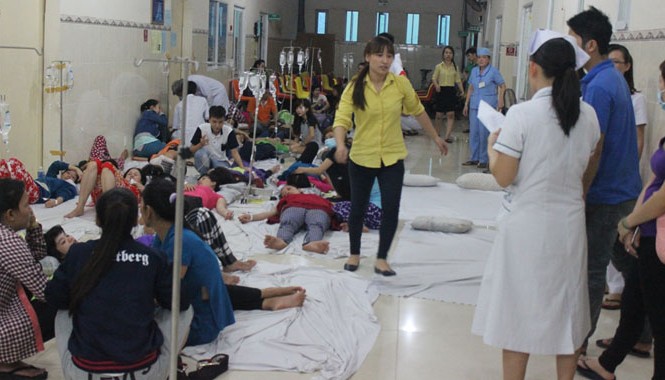 Hàng trăm công nhân nhập viện sau bữa ăn trưa Hàng trăm công nhân nhập viện sau bữa cơm trưa.