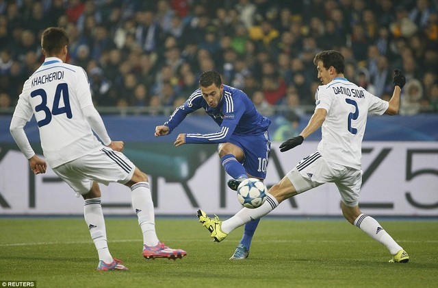 Vận may ngoảnh mặt, Chelsea chia điểm tại Kiev Hazard đã thi đấu tốt nhưng kém duyên.