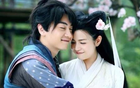 Tân “Dương Quá” cầu hôn bạn gái bằng nhẫn kim cương 6 tỉ “Dương Quá” Trần Hiểu đã cầu hôn “cô cô” Trần Nghiên Hy.