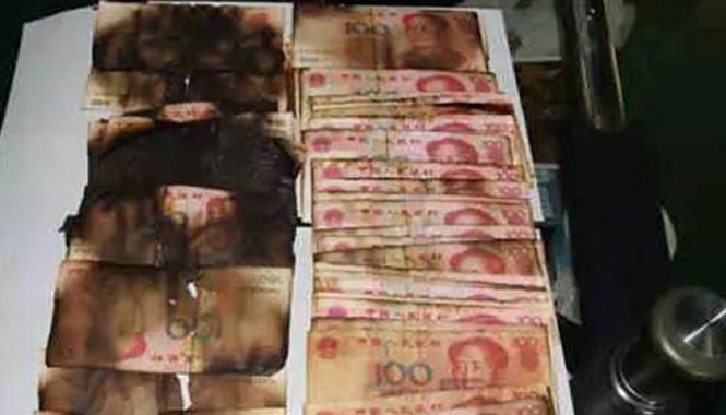 Cha mẹ hủy tài sản trước khi chết vì con bất hiếu Buồn vì con, cụ ông ở Trung Quốc đã mang những đồng tiền cả đời dành dụm cùng hỏa táng.