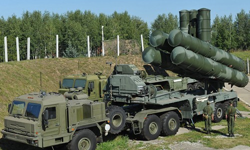 Tên lửa S-400 Nga khiến F-16 Thổ Nhĩ Kỳ án binh bất động Một hệ thống phòng không S-400 của Nga. Ảnh: Sputnik.