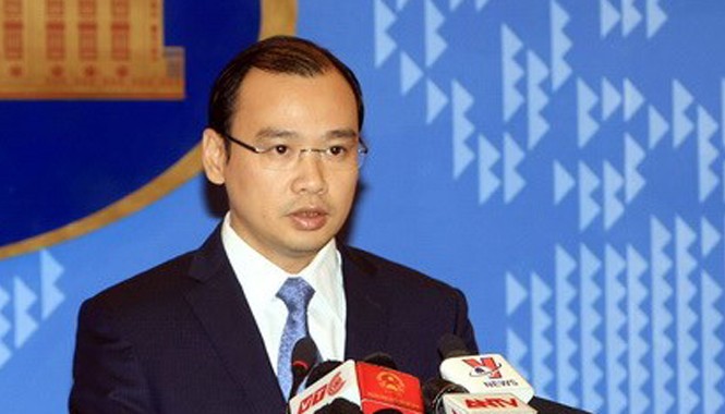 Không thể chấp nhận vụ tàu Trung Quốc uy hiếp tàu Việt Nam Người Phát ngôn Bộ Ngoại giao Lê Hải Bình phát biểu tại buổi họp báo. Ảnh: Phạm Kiên/TTXVN.