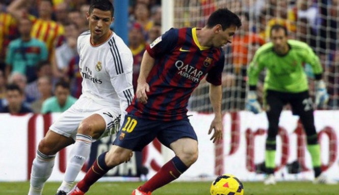Ronaldo để ngỏ khả năng đầu quân cho Barca Ronaldo dường như đang mượn Barca để đưa ra một thông điệp ngầm nào đó với Real và các đội bóng theo đuổi anh. Ảnh: Reuters.
