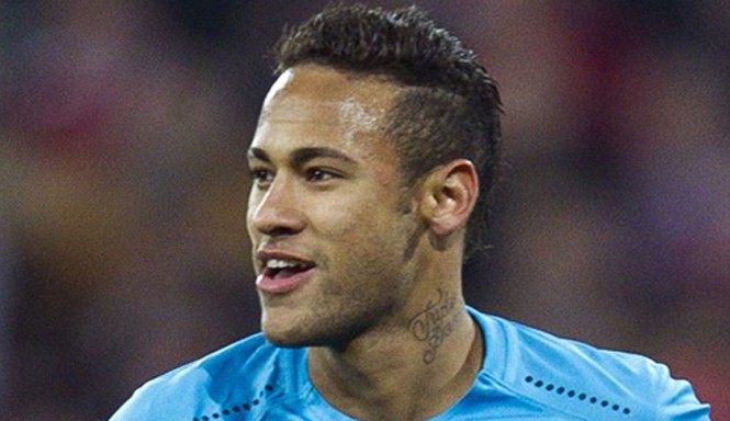 Neymar được Man Utd chào mời mức giá kỷ lục Neymar được xem là cầu thủ hay nhất trong tương lai. Ảnh: Reuters.