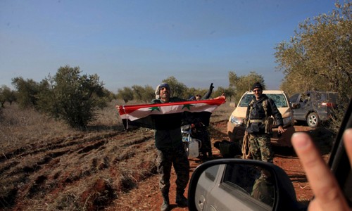 Quả ngọt của Tổng thống Putin ở Syria Quân đội Syria áp sát ngoại ô thành phố chiến lược Aleppo. Ảnh: Reuters.