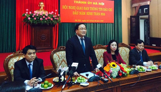 Bí thư Hoàng Trung Hải hứa sẽ 'hợp tác, lắng nghe' Bí thư Hoàng Trung Hải chia sẻ với báo chí chiều 23/2. Ảnh DN.