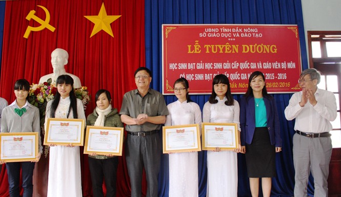 Đắk Nông: Tuyên dương 6 học sinh giỏi quốc gia Toàn cảnh buổi lễ.