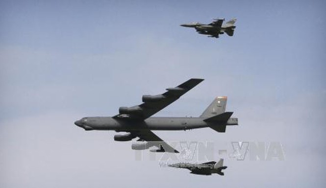 Bản tin 20H: Mỹ điều 3 máy bay B-52 tập trận với NATO Máy bay ném bom chiến lược B-52 của Mỹ. Ảnh: AP/TTXVN.