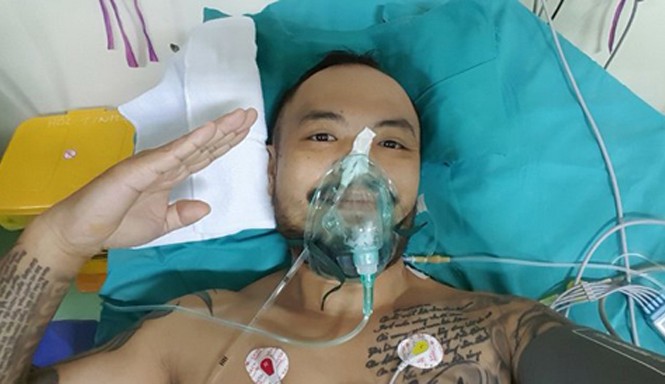 Hồi ký Trần Lập: Cuộc chiến với ung thư "Hello. Ca mổ thành công. Tôi ổn" - Trần Lập đăng ảnh lên trang cá nhân thông báo tình trạng ngay sau phẫu thuật.
