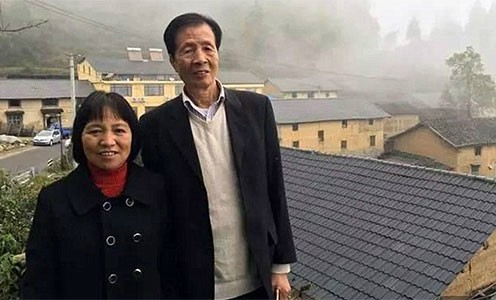 Triệu phú Trung Quốc bỏ sự nghiệp về quê cưới vợ nghèo Ông Yao và bà Liu. Ảnh: Newsusauk.