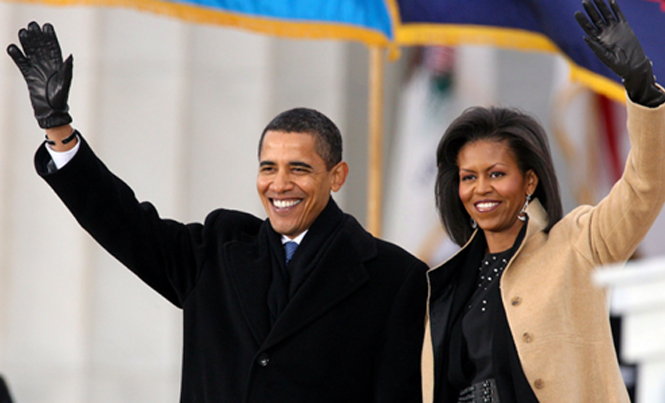Nhà ông Obama kiếm hơn 400.000 USD một năm Tổng thống Barack Obama và vợ - Michelle Obama. Ảnh: Consequence of Sound.