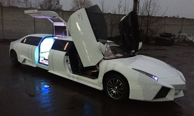 Độ xe bèo thành siêu limousine Lamborghini dài 6 mét "Siêu limousine" của người Ukraine.