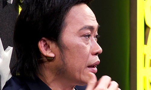 Hoài Linh nói về thói ghen tị ở showbiz Việt NSƯT Hoài Linh khóc khi xem tiết mục của đội Sắc màu trong "Ngôi sao phương Nam".