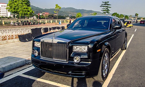 Đại gia Lào Cai tậu xe siêu sang Rolls-Royce Phantom Đại gia Lào Cai tậu xe siêu sang Rolls-Royce Phantom