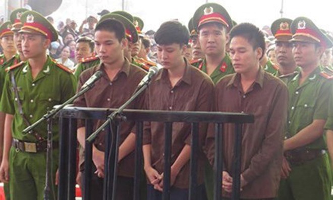 Hoãn lần 2 xử phúc thẩm vụ thảm án Bình Phước Phiên tòa phúc thẩm theo đơn kháng cáo của 2 bị cáo Dương và Tiến dự kiến vào ngày 12,13/5 đã tạm hoãn.