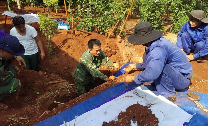 Phát hiện, cất bốc 5 hài cốt liệt sĩ Lực lượng tìm kiếm hài cốt liệt sĩ của Đoàn Kinh tế Quốc phòng 337 đang tìm kiếm hài cốt liệt sĩ.