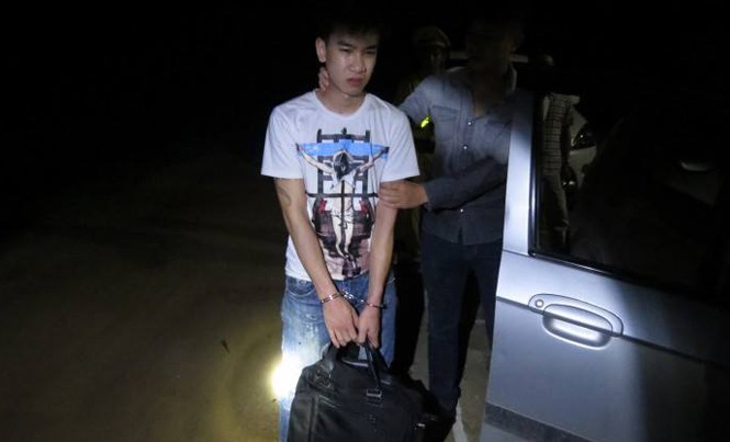 Bắt quả tang Hotboy DJ ở Lạng Sơn buôn ma túy khủng Hotboy Vinh bị bắt quả tang buôn 6 kg ma túy đá. Ảnh: N.T.