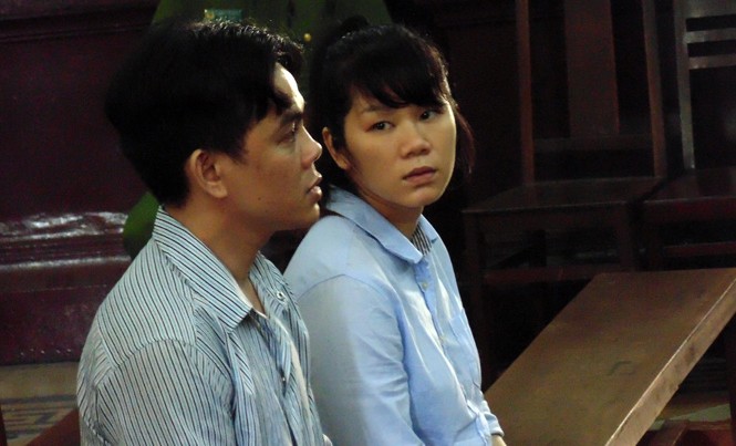 Mua bán ‘cái chết trắng’, cặp vợ chồng dắt nhau vào tù Hai vợ chồng Ngân, Phú cùng lãnh án tù. Ảnh: Tân Châu.