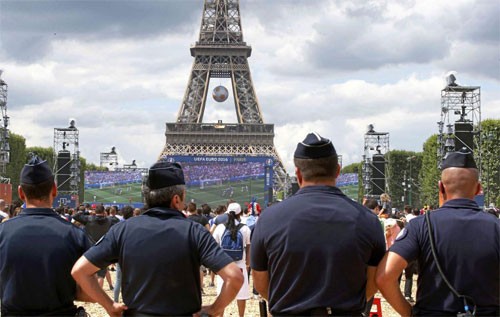 7000 cảnh sát Pháp bảo vệ trận chung kết EURO Euro 2016 chưa xảy ra sự cố nào mang yếu tố khủng bố. Ảnh: Reuters.