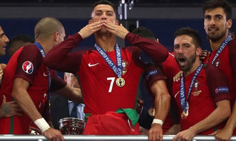 Những kỷ lục Ronaldo đã chinh phục ở EURO 2016 Những kỷ lục Ronaldo đã chinh phục ở EURO 2016