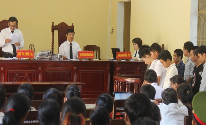 Hàng trăm người sập bẫy nhóm 9x lừa đảo qua mạng Xét xử nhóm lừa đảo 9x.