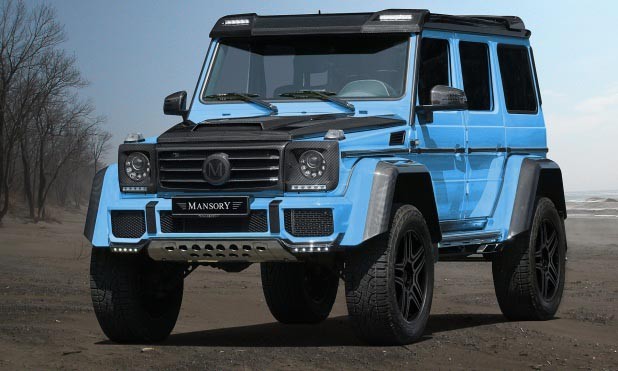 Mercedes G500 4x4² Mansory - thêm chất thể thao Hãng độ Đức Mansory giới thiệu gói độ với các chi tiết bằng sợi carbon cho mẫu SUV Mercedes G500 4x4², tấm ốp cản trước bằng thép không gỉ. Ốp mui sợi carbon. Mansory thiết kế lại và nâng khoảng sáng gầm lên 437 mm.