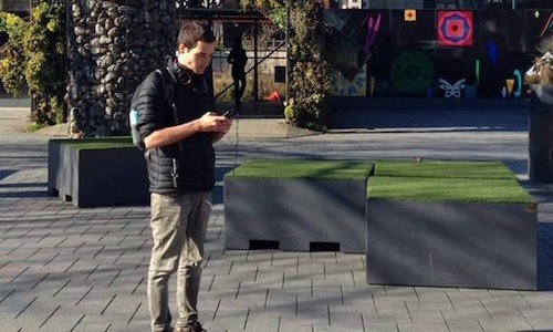Trai trẻ xin nghỉ việc để săn... Pokemon Tom Currie, 24 tuổi người New Zealand.