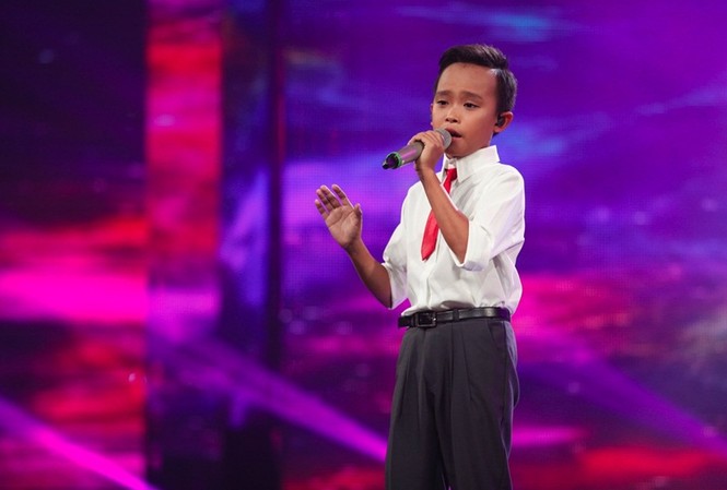 Rớt nước mắt với chia sẻ của Quán quân Hồ Văn Cường Hồ Văn Cường đã xuất sắc giành ngôi Quán quân Thần tượng âm nhạc nhí Việt Nam mùa đầu tiên.