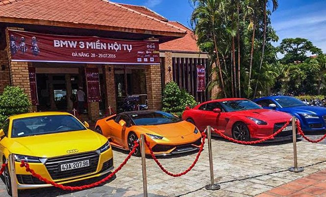 Hội tụ dàn moto BMW “khủng” và siêu xe 3 miền Dàn siêu xe khủng xuất hiện tại buổi gặp gỡ.