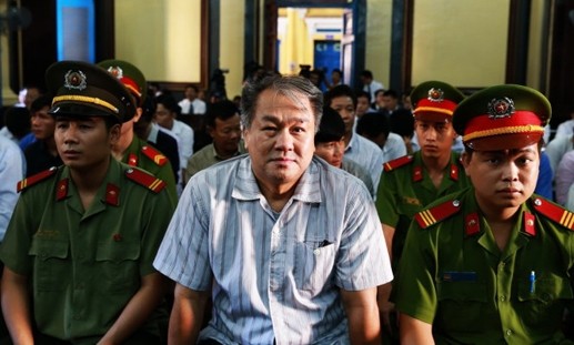 'Đại án' Ngân hàng Xây dựng: Ai cần ‘xin lỗi’ bà Trần Ngọc Bích? Bị cáo Phạm Công Danh bị quy kết đã lấy tiền của Ngân hàng Xây dựng.