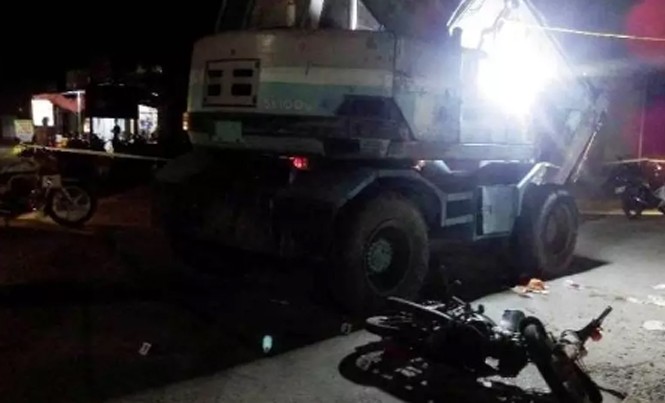 Đâm vào máy xúc, 2 học sinh tử vong Hiện trường vụ tai nạn.