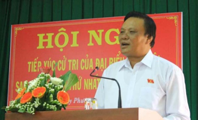 Phó Bí thư Bình Định trần tình về tấm bằng tiến sĩ không được công nhận Ông Lê Kim Toàn, Phó Bí thư Tỉnh ủy Bình Định, Trưởng đoàn đại biểu Quốc hội tỉnh Bình Định trần tình trước cử tri về bằng tiến sĩ gây bão dư luận thời gian qua.