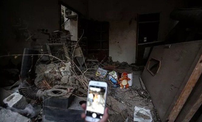 Nhiều thiếu niên Syria bất chấp nguy hiểm để săn lùng Pokemon Nhiều thiếu niên tại Syria bất chấp những nguy hiểm, đi vào đống đổ nát để tìm và bắt Pokemon.