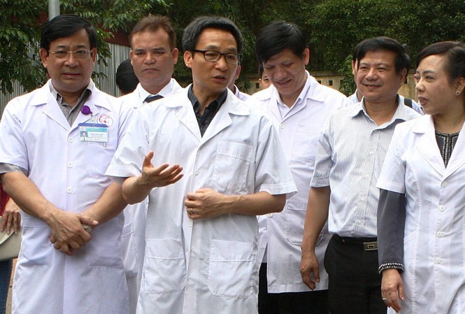 Phó Thủ tướng chỉ đạo tăng cường phòng dịch sốt xuất huyết Phó thủ tướng và Bộ trưởng thị sát công tác phòng chống dịch sốt xuất huyết ở Đắk Lắk.