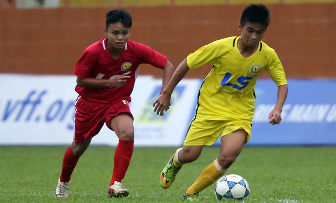 VCK U17 QG – Cúp Thái Sơn Nam 2016: Hà Nội T&T và PVF vào bán kết Hà Nội T&T (áo vàng) giành chiến thắng trước Đắk Lắk để giành vé vào bán kết.