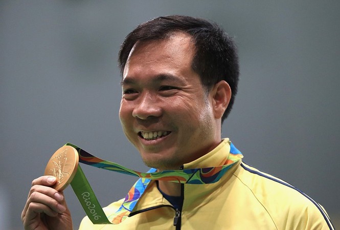 Singapore thưởng huy chương vàng Olympic gấp gần 100 lần VN Với tấm HCV Olympic, Hoàng Xuân Vinh nhận được tiền tỷ, nhưng con số này không đáng là bao so với các quốc gia trong khu vực. Ảnh: Getty Images.