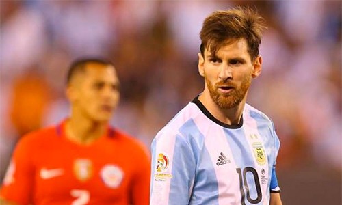 Messi trở lại đội tuyển Argentina Messi muốn chung tay góp sức để giúp bóng đá Argentina tiến bộ bằng cách rút quyết định kết thúc sự nghiệp quốc tế để trở lại với ĐTQG. Ảnh: Reuters.