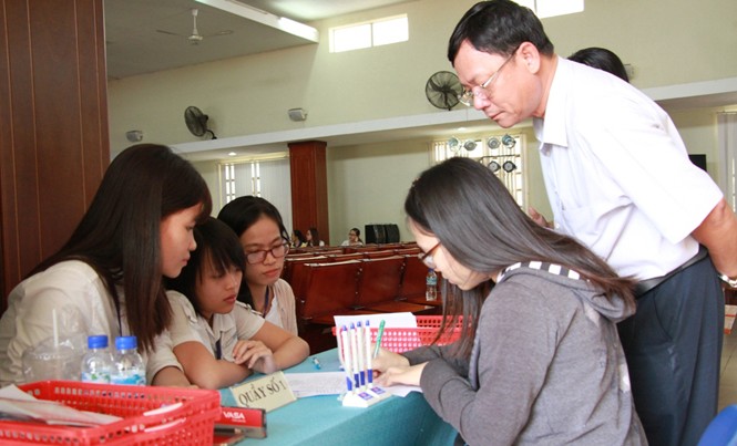 Trường Đại học Mở TPHCM công bố điểm chuẩn Thí sinh đến nộp hồ sơ tại trường ĐH Mở TPHCM.