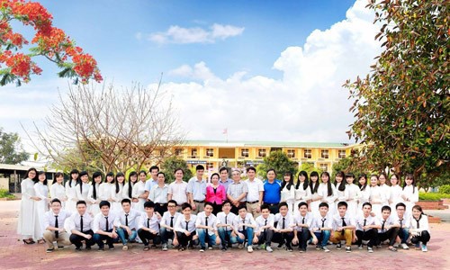 Lớp học miền núi 100% em đỗ đại học nguyện vọng 1 Ảnh kỷ yếu của lớp 12A.
