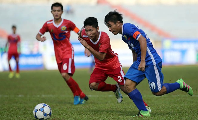 Bán kết 1 giải U17 QG – cúp Thái Sơn Nam 2016: PVF vào chung kết PVF (áo xanh) đánh bại Viettel trên chấm 11m để giành quyền vào chơi trận chung kết.