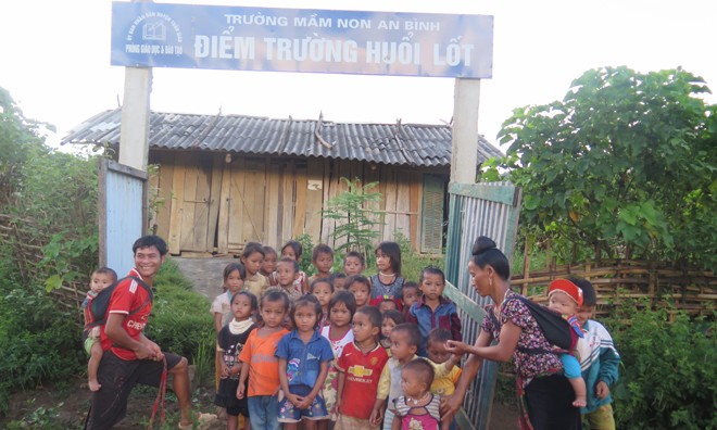 Du học sinh Việt xây trường học cho trẻ nghèo vùng cao Điểm trường mầm non Huổi Lốt - Mường Mùn trước khi được xây dựng.