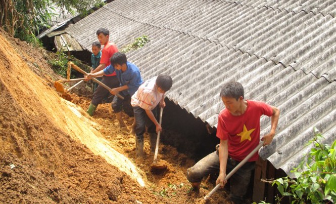 Thanh niên Yên Bái ra quân khắc phục hậu quả bão số 3 Thanh niên Yên Bái ra quân khắc phục hậu quả bão số 3