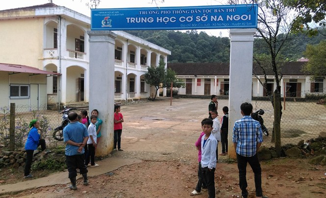 Học sinh cấp 2 dùng dao hỗn chiến, 3 em thương tích Trường THCS Na Ngoi.