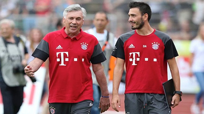 Carlo Ancelotti bổ nhiệm con trai làm trợ lý tại Bayern Davide (phải) là con trai của Carlo Ancelotti với người vợ đầu Luisa Gibellini. Ảnh: EPA.
