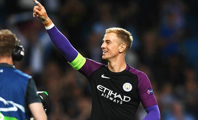 Joe Hart tái xuất, Man City vào vòng bảng Champions League Thủ môn Joe Hart tái xuất trong khung thành Man City sau ba trận ngồi ngoài liên tiếp. Ảnh: Reuters.
