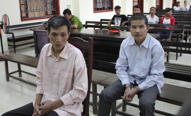 Thôn nữ 14 tuổi bị bán sang Trung Quốc giá trăm triệu đồng Hai đối tượng trước vành móng ngựa.
